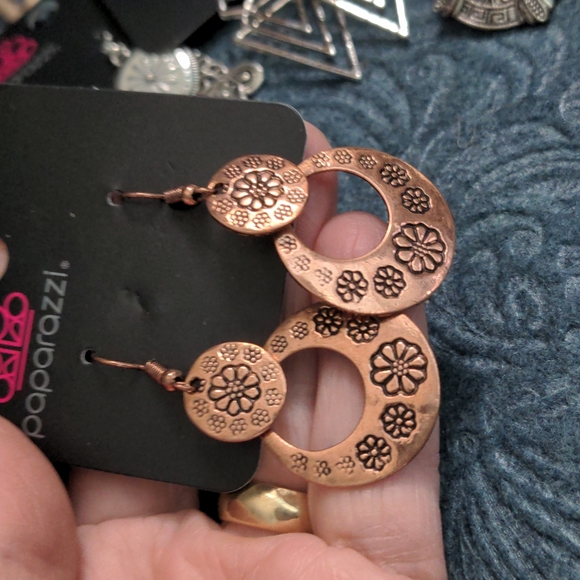 Five Pairs of New Paparazzi Pierced Earrings A153 - Picture 3 of 7